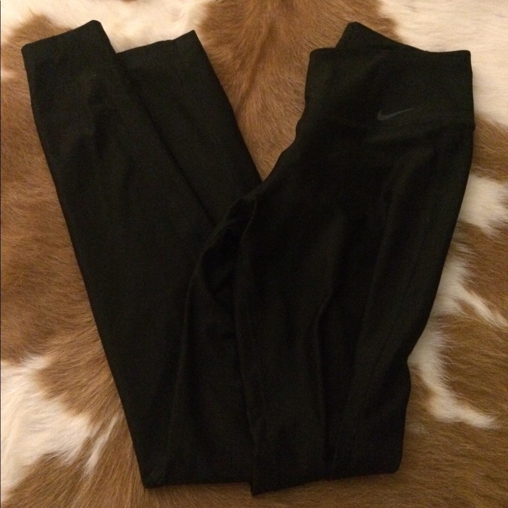 ALL BLACK LITTLE USE NIKE LEGGINGS